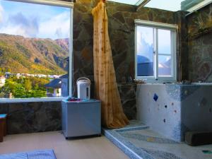 Phòng Giường Đôi Nhìn Ra Núi (Double Room with Mountain View)
