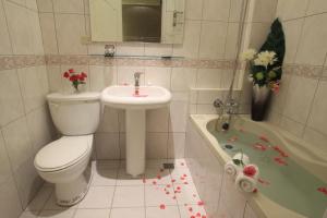 Phòng 4 Người Có Bồn Tắm (Quadruple Room with Bath)