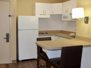 Deluxe Studio with 1 King Bed - Non-Smoking room in Extended Stay America Suites - San Francisco - San Carlos