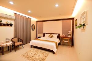 Phòng Deluxe Giường Đôi Có Vòi Sen (Deluxe Double Room with Shower)