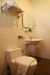 Phòng Giường Đôi Nhìn Ra Núi (Double Room with Mountain View)