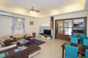 Phòng 2 Giường Đơn Nhìn Ra Núi (Twin Room with Mountain View)