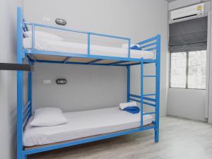 Phòng 2 Giường Đơn Có Phòng Tắm Chung (Twin Room with Shared Bathroom)