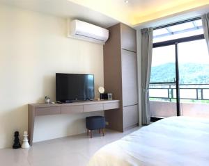 Phòng có giường cỡ King nhìn ra cảnh núi non (King Room with Mountain View)