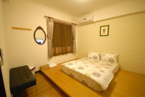 Phòng Giường Đôi Nhỏ Với Phòng Tắm Chung (Small Double Room with Shared Bathroom)