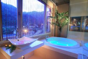 Phòng Deluxe Giường Đôi Có Bồn Tắm (Deluxe Double Room with Bath)