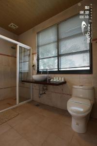 Phòng 4 người có ban công (Quadruple Room with Balcony)