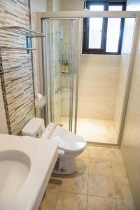 Phòng 4 Người Có Vòi Sen (Quadruple Room with Shower)