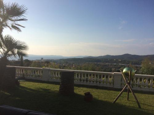 Superbe Duplex 35m2 vue mer avec piscine in 보르므 레 미모사 Superbe Duplex 35m2 vue mer avec piscine in 보르므 레 미모사