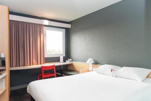 This photo about ibis Falaise Coeur de Normandie shared on HyHotel.com