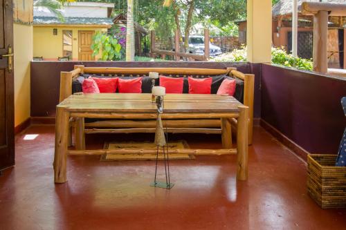 Ruang bersama/area TV, 2 Friends Guest house in Jinja Ruang bersama/area TV, 2 Friends Guest house in Jinja