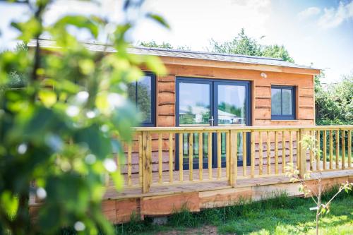 The Holford Arms Chalets and Glamping in ดิดมาร์ดัน The Holford Arms Chalets and Glamping in ดิดมาร์ดัน