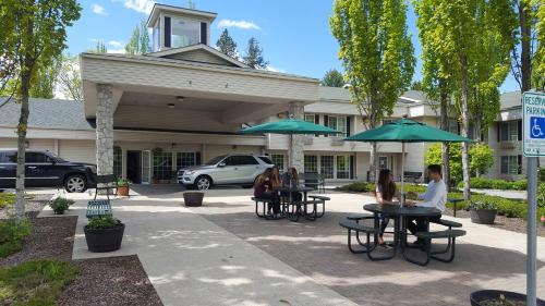 设施, 科达伦贝蒙特套房酒店 (Baymont by Wyndham Coeur D Alene) in 多蓝湖(ID) 设施, 科达伦贝蒙特套房酒店 (Baymont by Wyndham Coeur D Alene) in 多蓝湖(ID)