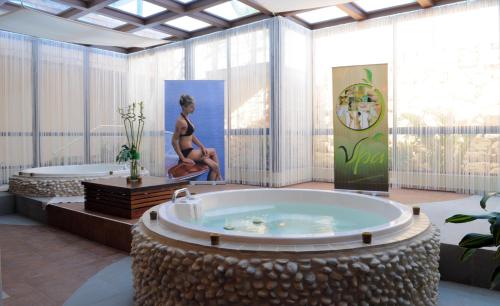 Banheira de hidromassagem, Victory Byblos Hotel & Spa in Byblos (Jbeil) Banheira de hidromassagem, Victory Byblos Hotel & Spa in Byblos (Jbeil)