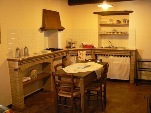 Kitchen, Residence Il Palazzo in Santo Stefano di Sessanio Kitchen, Residence Il Palazzo in Santo Stefano di Sessanio