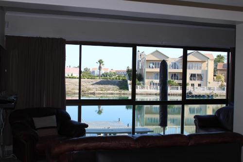 Baras / poilsio zona, The Port Owen Holiday House in Veldrif Baras / poilsio zona, The Port Owen Holiday House in Veldrif