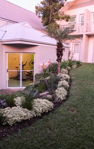 Garden, Quarry Lake Inn in Southernwood Garden, Quarry Lake Inn in Southernwood