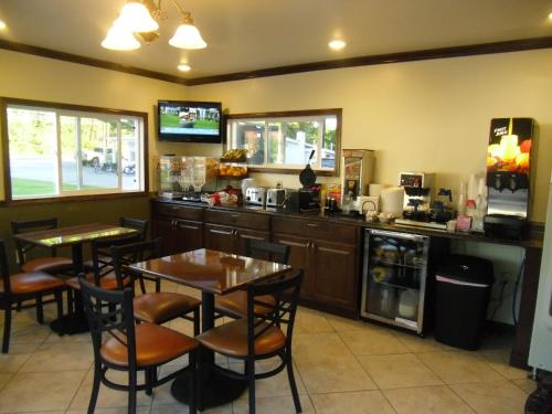 餐廳, 皮爾格林旅館&小屋酒店 (Pilgrim Inn & Cottages) in 新罕布什爾州普利茅斯(NH) 餐廳, 皮爾格林旅館&小屋酒店 (Pilgrim Inn & Cottages) in 新罕布什爾州普利茅斯(NH)
