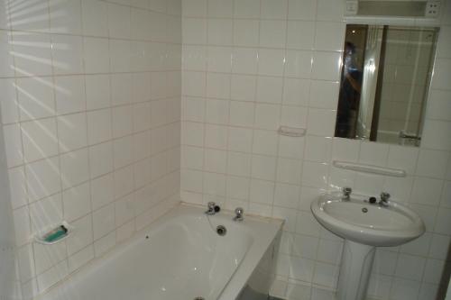 Bathroom, Severn View Hotel in Worcester Bathroom, Severn View Hotel in Worcester