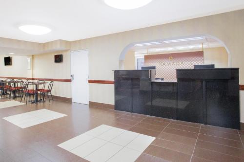 Lobi, Ramada Hotel & Conference Center by Wyndham Edgewood in Edgewood (MD) Lobi, Ramada Hotel & Conference Center by Wyndham Edgewood in Edgewood (MD)