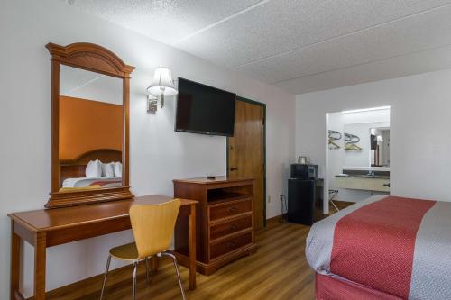 This photo about Motel 6 Waycross shared on HyHotel.com