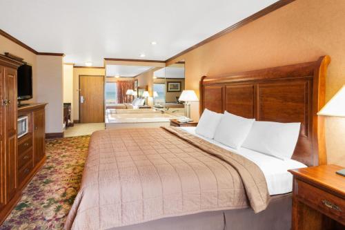 Ramada by Wyndham Mackinaw City Waterfront in Mackinaw City Center Ramada by Wyndham Mackinaw City Waterfront in Mackinaw City Center