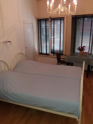 Guestroom, Hostel Pension Tivoli in Groningen Guestroom, Hostel Pension Tivoli in Groningen