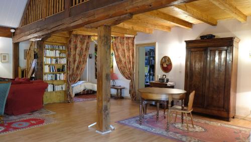 Közös társalgó / TV, GÎTE EMERAUDE (GITE EMERAUDE) in Saales Közös társalgó / TV, GÎTE EMERAUDE (GITE EMERAUDE) in Saales