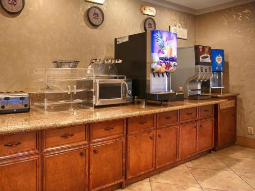 This photo about Monterey Park Inn shared on HyHotel.com