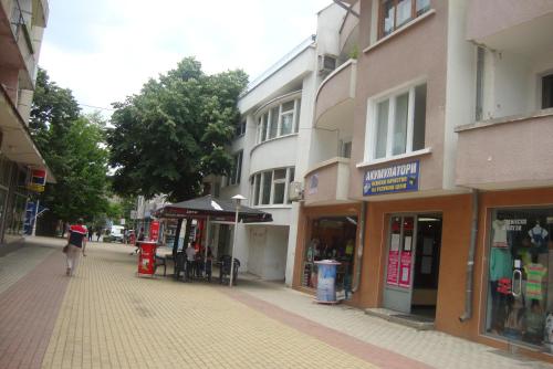 Зовнішній вигляд готелю, Guest Rooms Colours in Казанлак Зовнішній вигляд готелю, Guest Rooms Colours in Казанлак