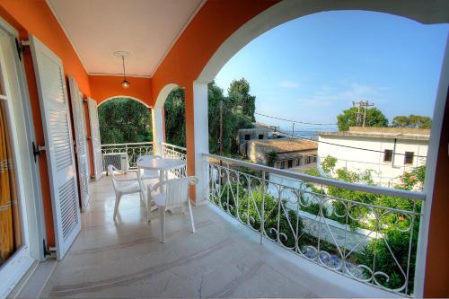 Балкон, Hotel Benitses Arches in Корфу Балкон, Hotel Benitses Arches in Корфу