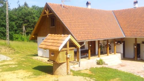 Pintu masuk, Pagony Pihenő Farm (Pagony Piheno Farm) in Orfalu Pintu masuk, Pagony Pihenő Farm (Pagony Piheno Farm) in Orfalu