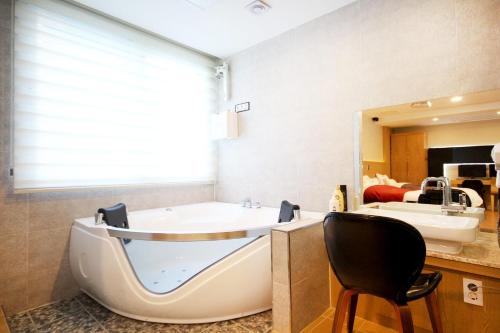 No.1 New Yorker Hotel in Jinju-si No.1 New Yorker Hotel in Jinju-si