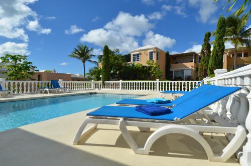 Swimming pool, Pelican Pearl in Cole Bay Swimming pool, Pelican Pearl in Cole Bay