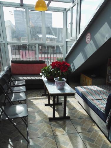 Balcony/terrace, LETE Hostel in Xining Balcony/terrace, LETE Hostel in Xining