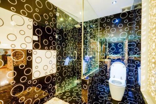 This photo about Luxury Apartment- Ben Thanh Tower shared on HyHotel.com