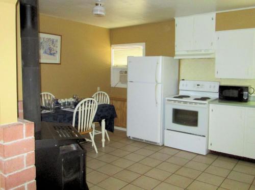 This photo about Edgewater Inn shared on HyHotel.com