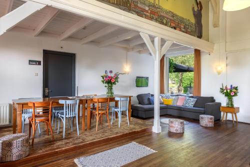 Restaurant, Stayokay Hostel Haarlem in Sinnevelt Restaurant, Stayokay Hostel Haarlem in Sinnevelt