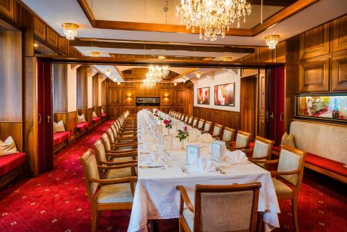 Banquet hall, Parkhotel Graz - Traditional Luxury in Sankt Leonhard Banquet hall, Parkhotel Graz - Traditional Luxury in Sankt Leonhard