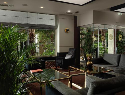 Pub/Lounge, Holiday Suites Hotel in Lycabettus - Kolonaki Pub/Lounge, Holiday Suites Hotel in Lycabettus - Kolonaki