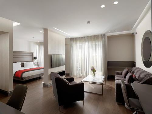 Holiday Suites Hotel in Lycabettus - Kolonaki Holiday Suites Hotel in Lycabettus - Kolonaki