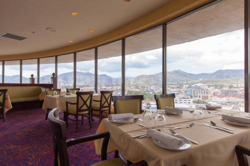 餐飲選擇, 特立尼達麗筠酒店 (Radisson Hotel Trinidad) in 西班牙港 餐飲選擇, 特立尼達麗筠酒店 (Radisson Hotel Trinidad) in 西班牙港