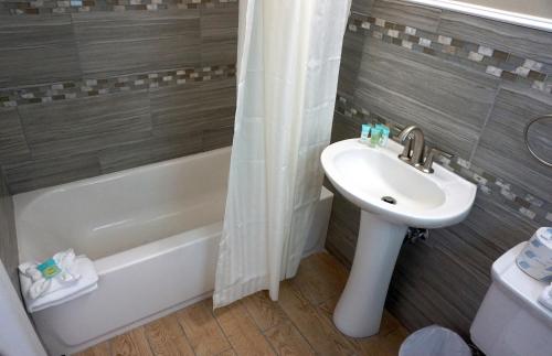 This photo about Beachside Resort shared on HyHotel.com