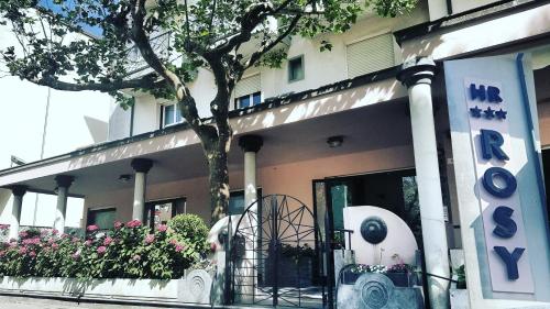 This photo about Hotel Rosy shared on HyHotel.com