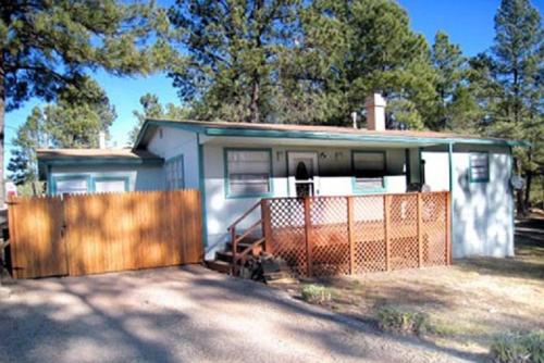 在meiguo.com看到的101 Sierra Mountain Cabin - Three Bedroom的介绍图片