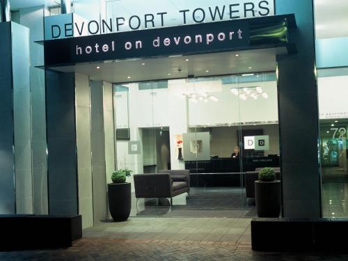 Entrance, Hotel on Devonport in Tauranga Entrance, Hotel on Devonport in Tauranga