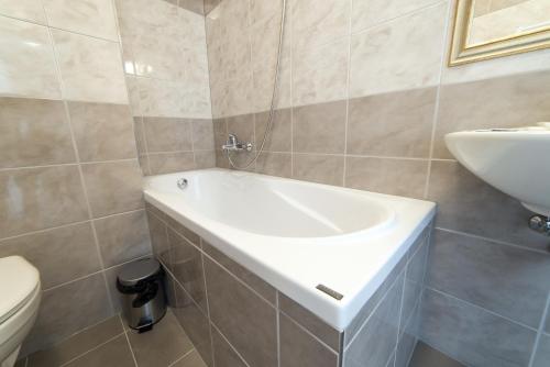 Phòng tắm, MyApartment in the city center in Ceske Budejovice Phòng tắm, MyApartment in the city center in Ceske Budejovice