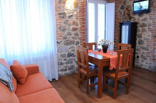 This photo about Apartamentos Villa Fresnedo shared on HyHotel.com