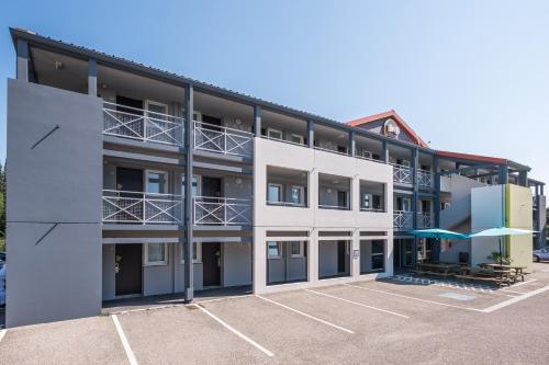 Bejárat, B&B HOTEL Valence Nord in Bourg-les-Valence Bejárat, B&B HOTEL Valence Nord in Bourg-les-Valence