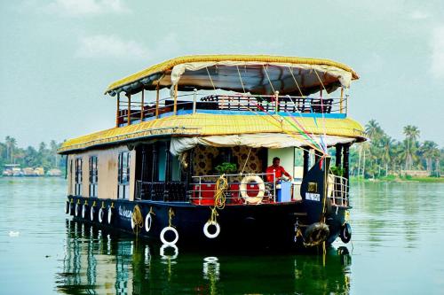 The Dream Cruises House Boats 
The Dream Cruises House Boats